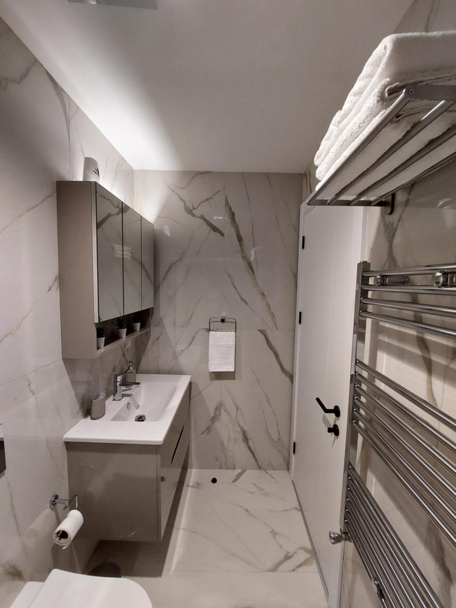Divine 69 Luxury Apartment, Skopje City - Center, Diamond Residences, Free Parking Ngoại thất bức ảnh